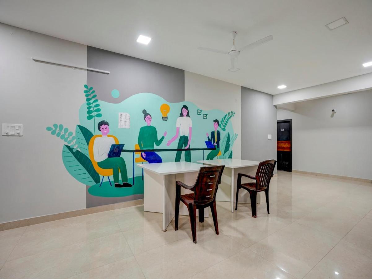 Spot On Helloworld Castle Prague Bangalore Buitenkant foto
