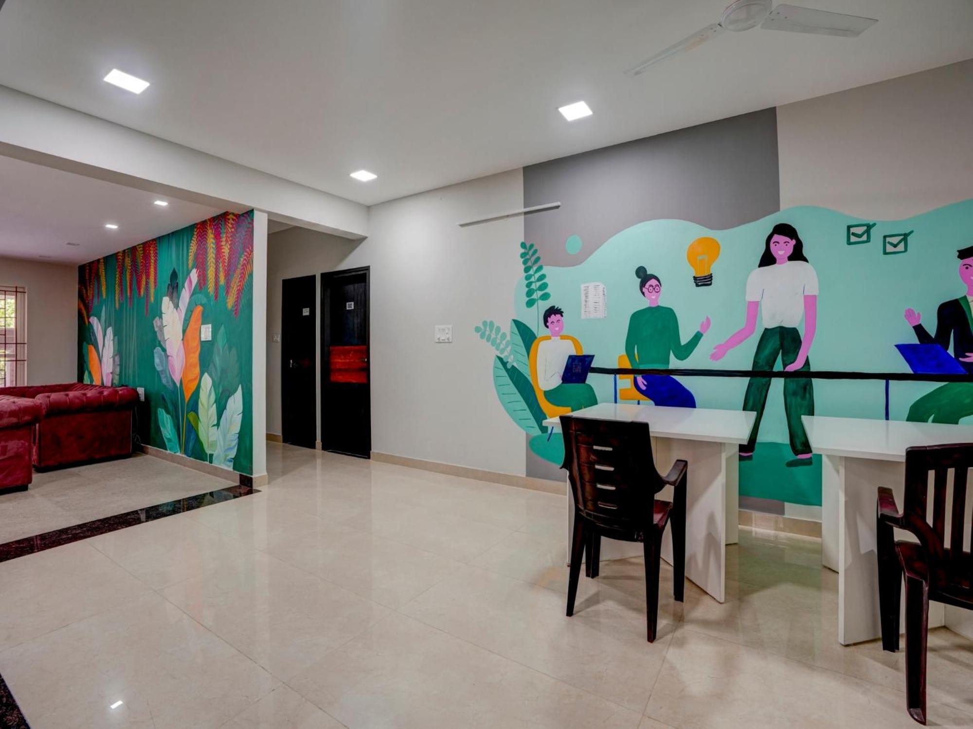 Spot On Helloworld Castle Prague Bangalore Buitenkant foto